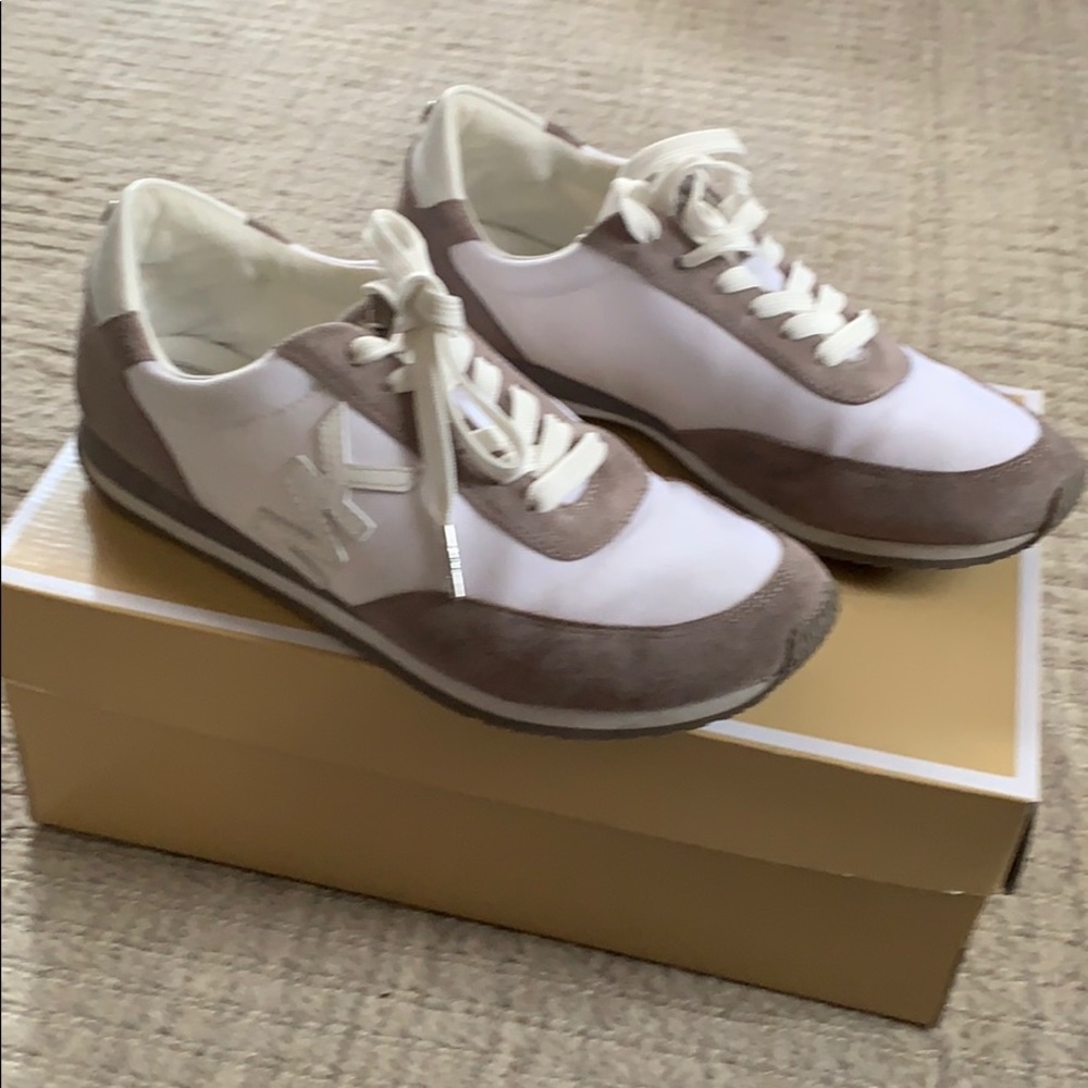 Mk women’s shoes 8M